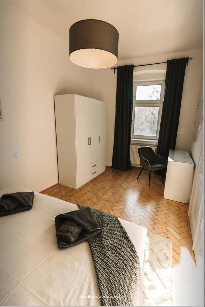 Orestaliving - On The Danube Canal Friedensbruecke Vienna Exterior photo